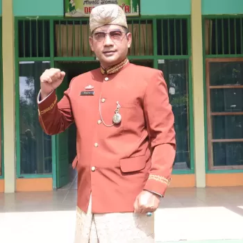 Biografi Kepala SMAN 1 Raman, Tutut Zatmiko, M.Pd.