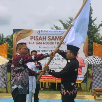Pisah Sambut Kepala Sekolah Baru Dan Lama SMAN 1 Raman Utara